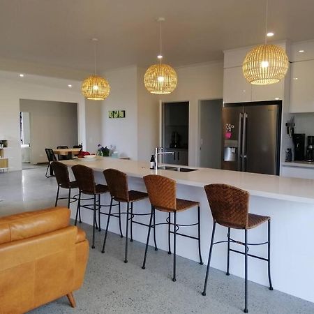 Purangi Beachhouse - 2 Bedroom Cooks Beach Eksteriør billede