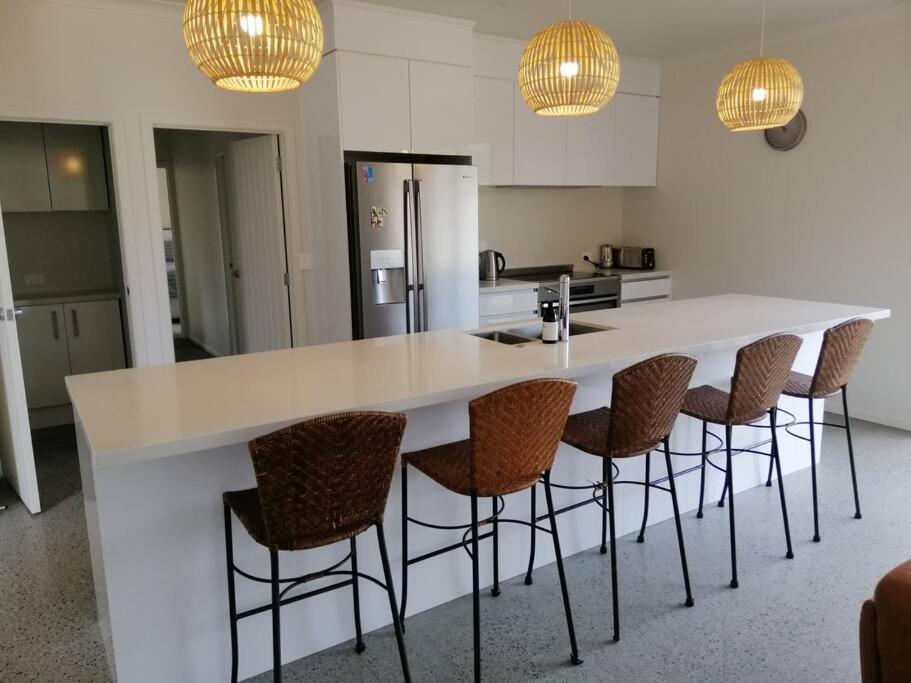 Purangi Beachhouse - 2 Bedroom Cooks Beach Eksteriør billede