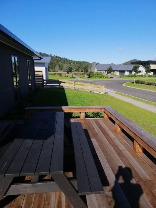 Purangi Beachhouse - 2 Bedroom Cooks Beach Eksteriør billede