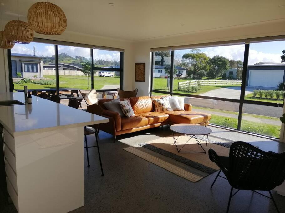 Purangi Beachhouse - 2 Bedroom Cooks Beach Eksteriør billede