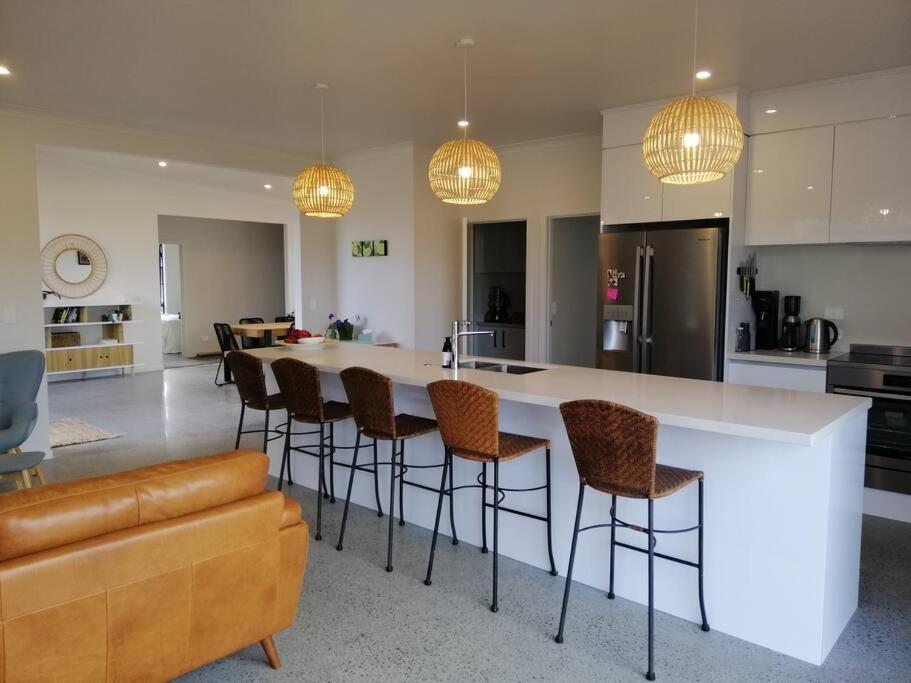 Purangi Beachhouse - 2 Bedroom Cooks Beach Eksteriør billede